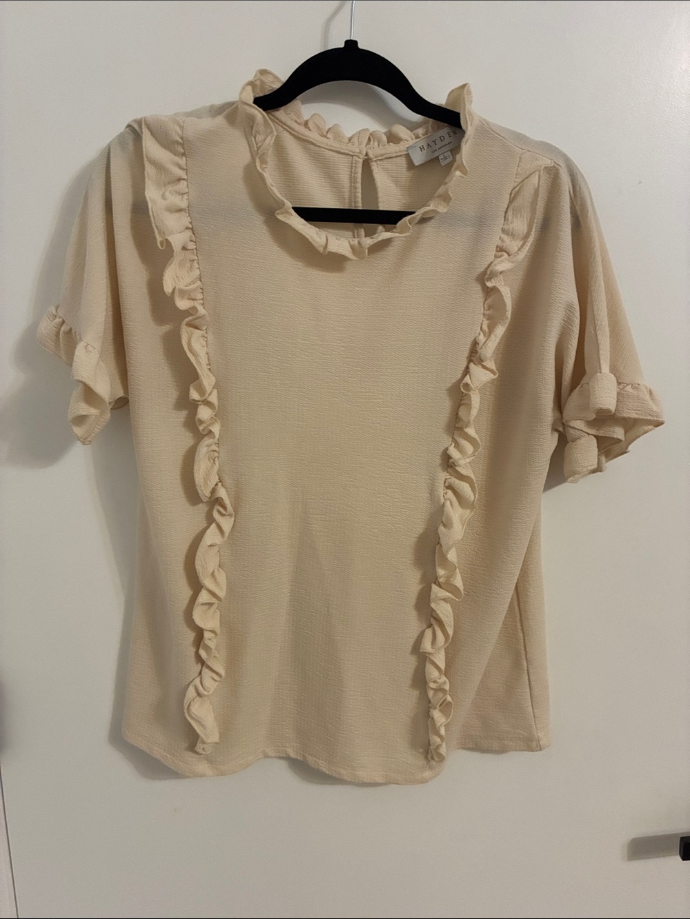 Hayden Los Angelos Ruffled Short Sleeve Blouse in Cream Size Large